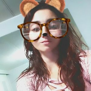 Meet your Posher, Brittney